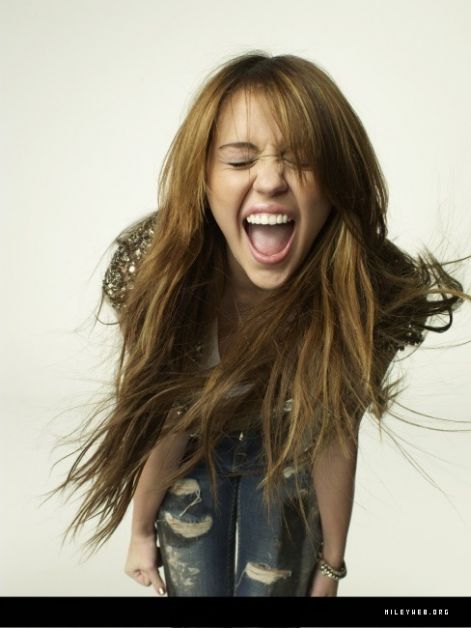 miley-glamour-magazine-outtakes-miley-cyrus-8336164-488-650.jpg